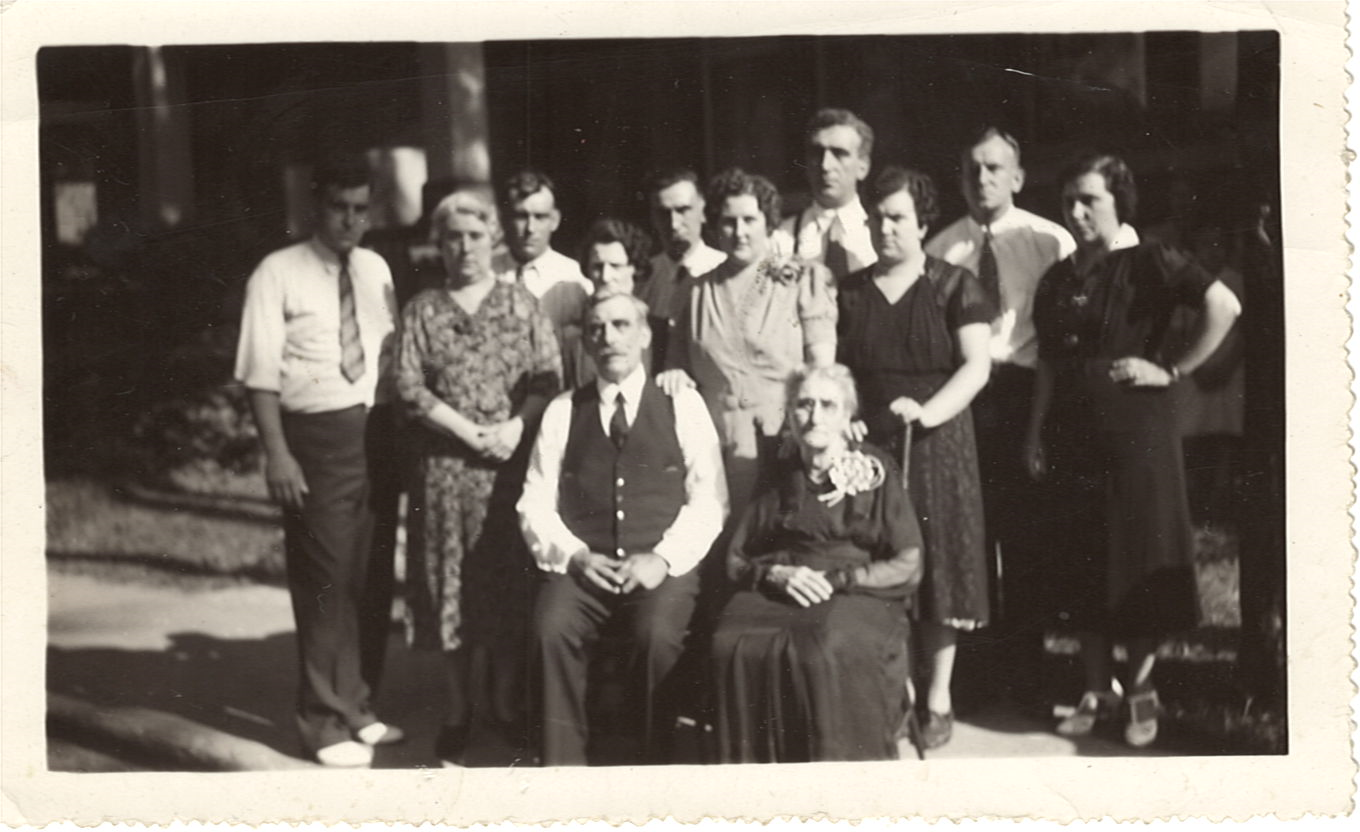 Albert Denesha, Elise Lanctôt et 10 de leurs enfants, à Ottawa le 3 septembre 1939