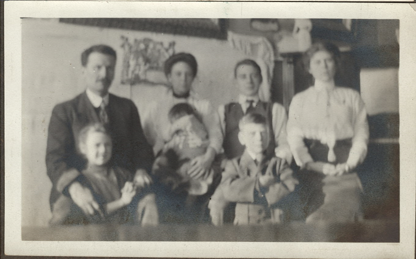 Elzéar Gagné, son épouse et ses enfants